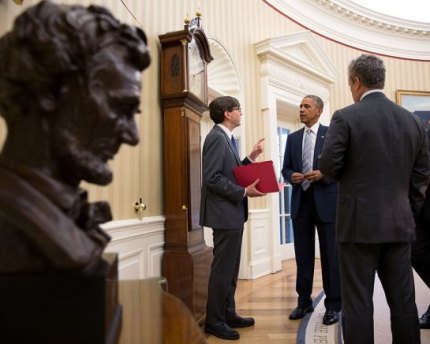 In this 2014 photo, President Obama meets with economic advisers.